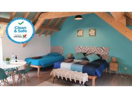 GO4SURF beach Lofts, hotel di Peniche