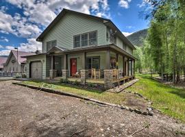 Riverfront Lake City Home with Fire Pit, Deck and BBQ!, hotel cu parcare din Lake City