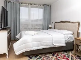 Viña Retreat - 2BR W / Pool, Wifi & Parking