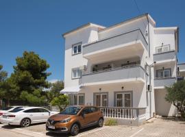 Apartments Lovrić, khách sạn thân thiện với thú nuôi ở Vodice