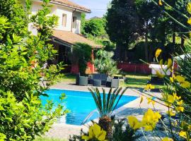 Villa Alessio - Case Vacanza con Piscina sull'Etna, hotell i Puntalazzo