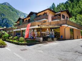 Apartment in Ledro by Lake & Dolomites, hotel v destinaci Ledro