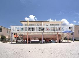 Waterfront Fort Myers Home with Deck, Steps to Beach, Ferienunterkunft in Fort Myers Beach