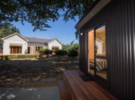 Waitomo Homestead Cabins, hotel con parking en Cuevas de Waitomo