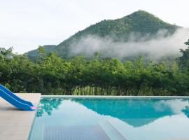 Hi-scene Resort, hotell sihtkohas Suan Phueng huviväärsuse Baan Hom Tien lähedal