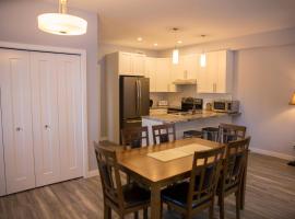 Downtown Whitehorse 4 bedrooms deluxe condo, Ferienwohnung in Whitehorse