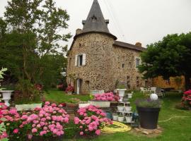 Manoir familial de la Provosterie, hotel s parkiralištem u gradu 'Ahuillé'