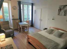 Joli studio calme parking proche thermes et centre