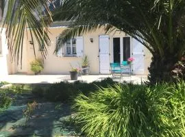 Côté jardin des Charmilles