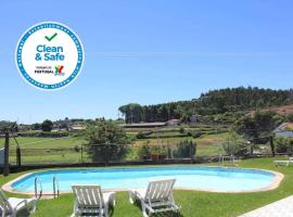 Vivenda Mendes: Outeiro'da bir havuzlu otel