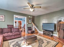 Suburban Home with Backyard Patio Less Than 7 Miles to Dtwn!, hotel v destinaci Lansdowne