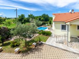 Villa Sole Istria, holliday villa near Pula, Ferienhaus Ferienvilla Istrien, hotel con estacionamiento en Marčana