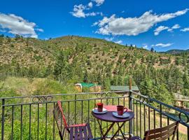 Cozy CO Rocky Mountain Retreat Near Pikes Peak!, hotel con parking en Green Mountain Falls