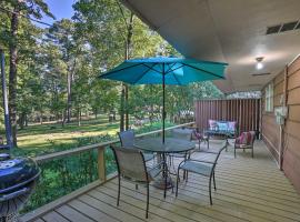 Lake O the Pines Retreat with Water Access!, holiday home in Avinger