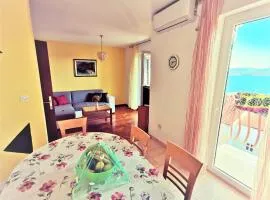 Holiday apartment with a balcony and sea view, just 300 metres from the beach