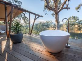 Currajong Retreat, luxury tent in Burragate