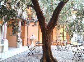 Ca' due Olivi, hotel with parking in Toscolano Maderno