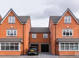 Birmingham Estate - Contractor & Group Accommodation - Secure Parking, holiday home in Birmingham