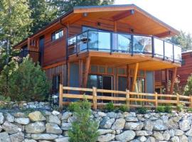 Fish Tales Cottage, holiday home in Port Renfrew