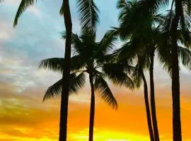 WAIKIKI 2 BEDROOMS, 1 BATH, FREE PARKING, SLEEP 6
