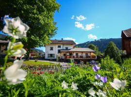 Kia Ora Hotel Restaurant, hotel en Wagrain