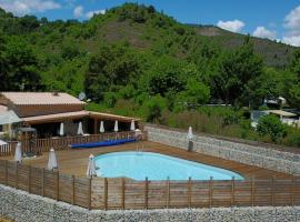 Camping du Bourg, готель у місті Дінь-ле-Бен