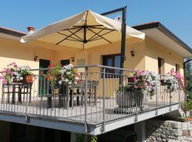 Appartamento Aurora, hotel perto de Monte Baldo - Prà Alpesina, Malcesine