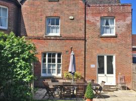 Quay Corner, 5 bed house, Christchurch Dorset, hotel con jacuzzi en Christchurch