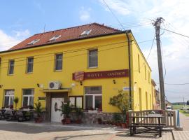 Hotel u Nádraží Lanžhot, hotel with parking in Lanžhot