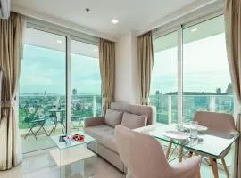 Rare Panoramic Sea, City & Mountain Views - XXL Balcony - 1Gbps Blazing Fast Free WIFI - Pool - Gym - Pool Table - Steam - Sauna - Bar
