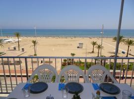 NEPTUNO 27 - Primera línea de Playa, hotel in Los Mártires