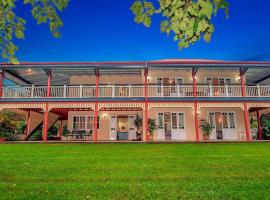 Williams Lodge, hotel i Yungaburra