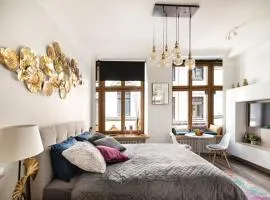 Art Design King Bed Studio Apartment In Old Town
