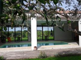 Chambres d'hôtes Les Sarments, ξενοδοχείο σε Saint-Pierre-dʼOleron