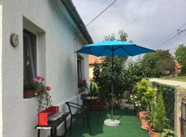 Balatongyöngye vendégház，Küngös的B&B