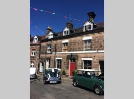 The Old Castle Inn, holiday home in Alton