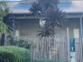 Sorrento Back Beach Apartment at Oceanic Apt 7