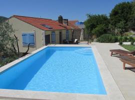 Holiday Home Stari Zoganj, hotel a Potomje