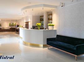 Hotel Mistral, ξενοδοχείο σε Marki