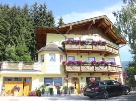 Landhaus Katharina bis 12 Personen mit Saunachalet und Blick auf die Bergwelt des Zillertals, cabin in Hippach