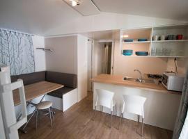 Mobile Home Suite: Duna Verde'de bir otoparklı otel