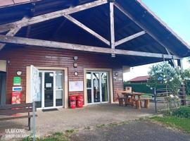 Camping les Hirondelles, cheap hotel in Bourg-Sainte-Marie