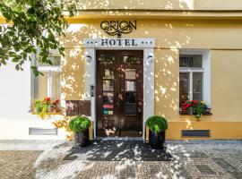 Hotel Orion, hotelli Prahassa lähellä maamerkkiä Havlickovy-puisto