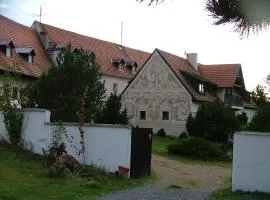 tvrz Holešice-Orlická přehrada, Penzion