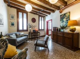 Riva De Biasio Charming Apartment, hotel u Veneciji