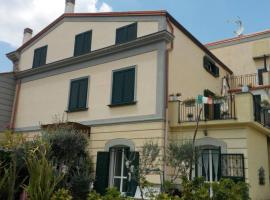 Annabella's Country House historic apartment, apartment in SantʼAntonio Abate