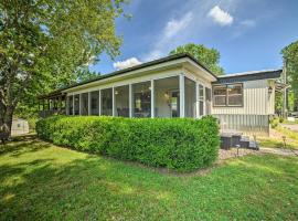 Murray Getaway with Deck Near Fishing and Boating!, hotel near Murray State University, Murray