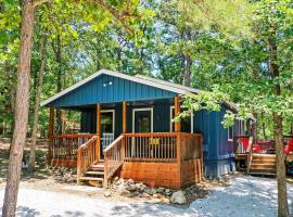 Broken Bow Cabin with Hot Tub and Game Room!, hotel em Broken Bow