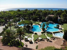 Playa Montroig Camping Resort, hôtel à Mont-roig