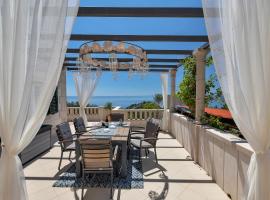 Villa Vesna with heated pool, khách sạn ở Makarska